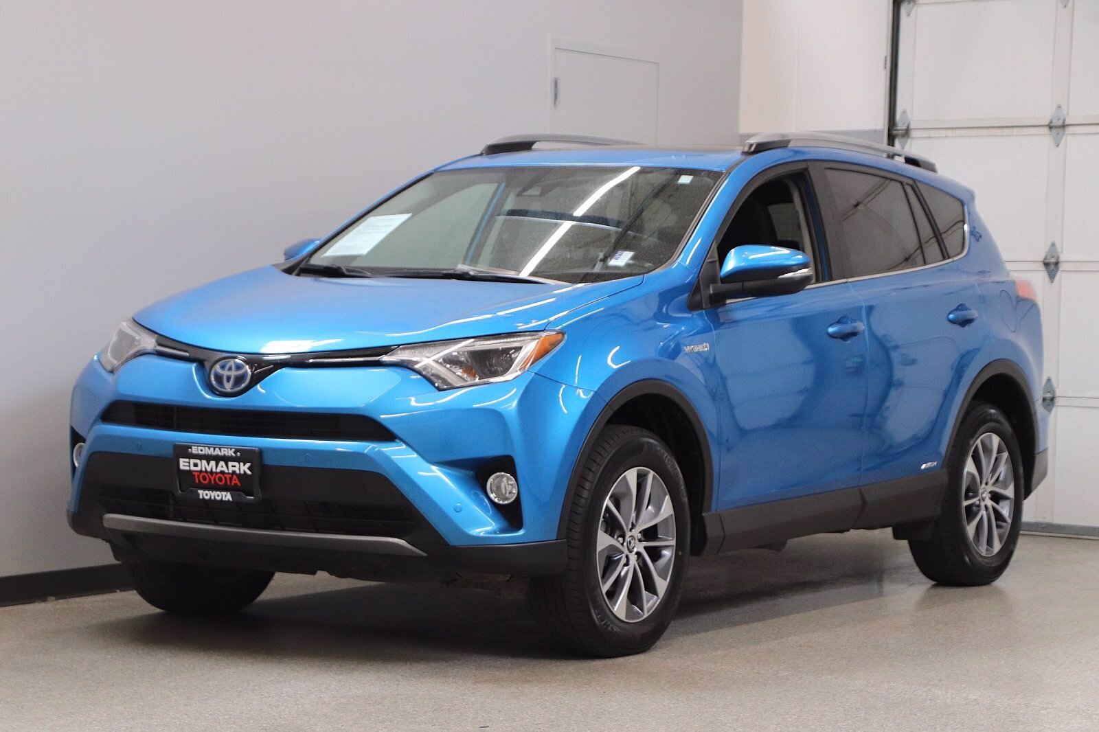 Pre-Owned 2018 Toyota RAV4 HYBRID XLE AWD Sport Utility